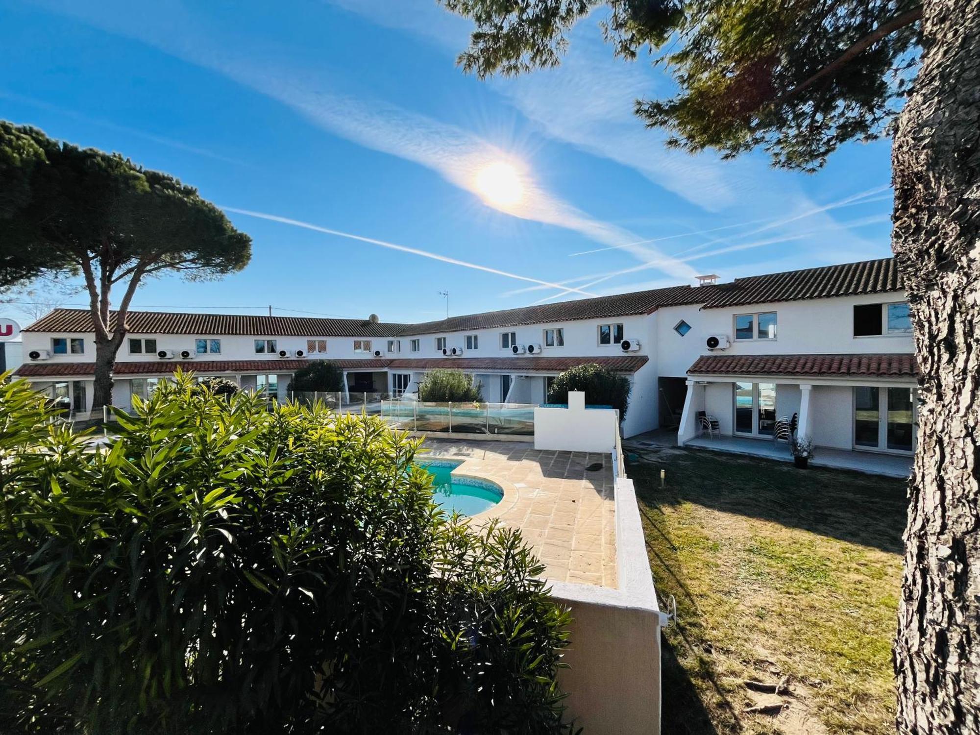 Artemia Aigues-Mortes - Hotel Avec Piscine Eksteriør billede
