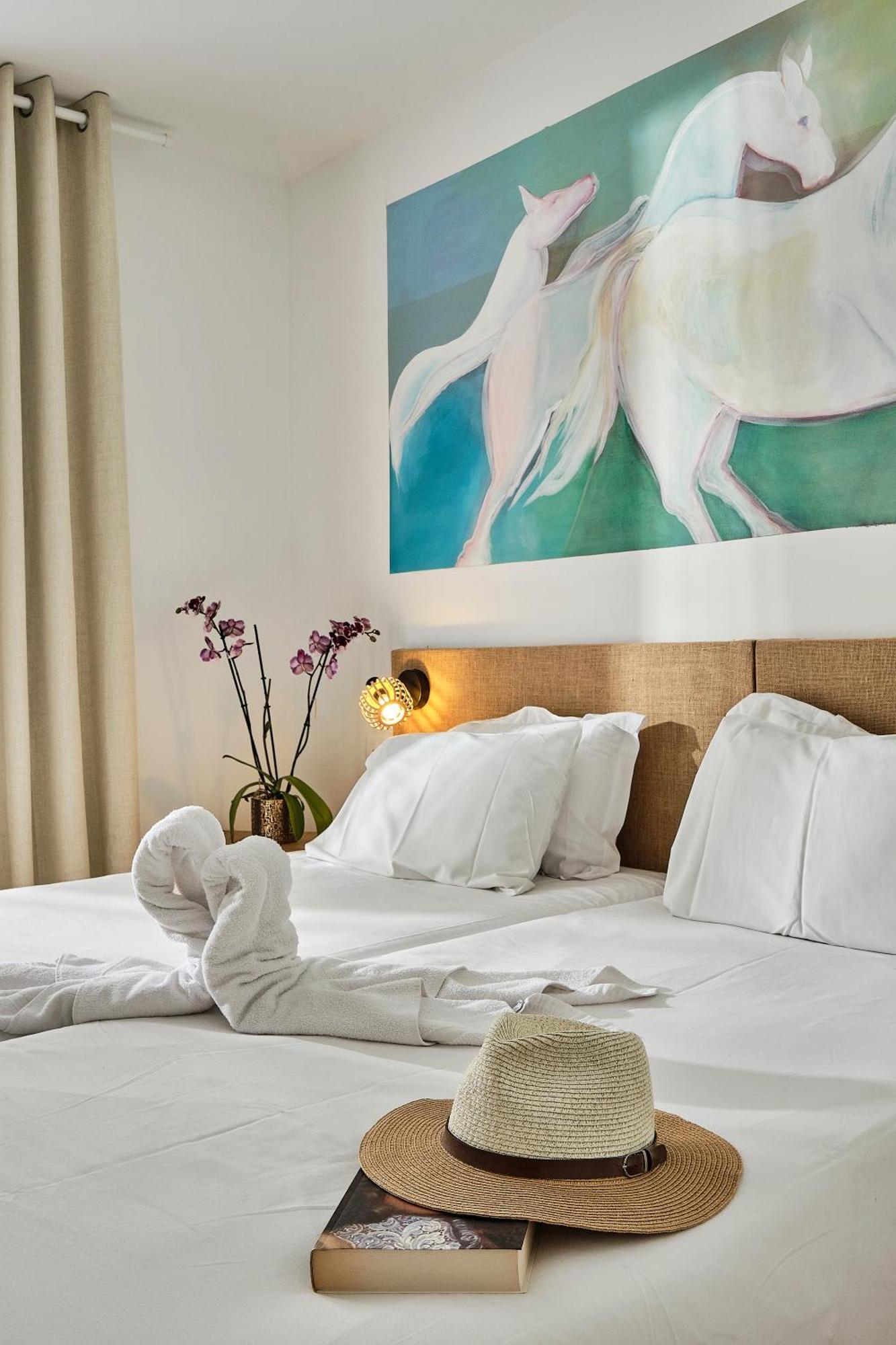 Artemia Aigues-Mortes - Hotel Avec Piscine Eksteriør billede
