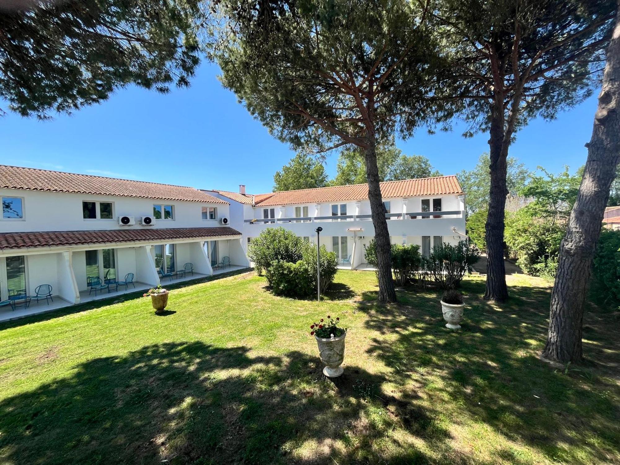 Artemia Aigues-Mortes - Hotel Avec Piscine Eksteriør billede