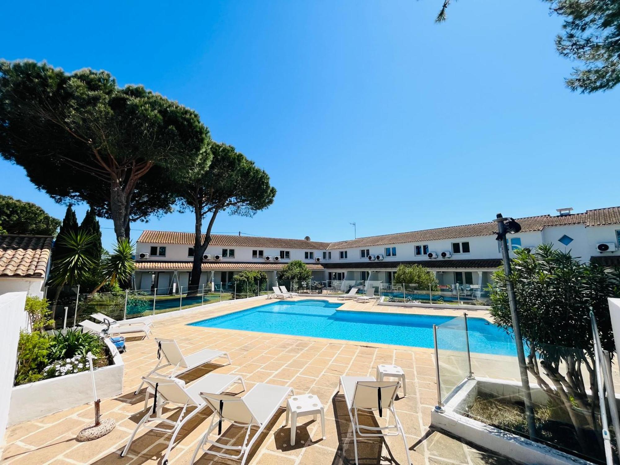 Artemia Aigues-Mortes - Hotel Avec Piscine Eksteriør billede