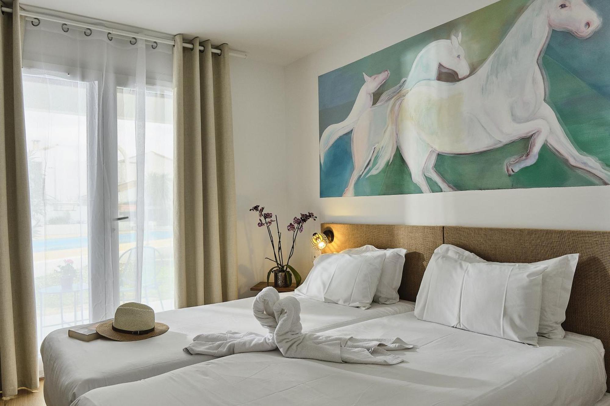 Artemia Aigues-Mortes - Hotel Avec Piscine Eksteriør billede