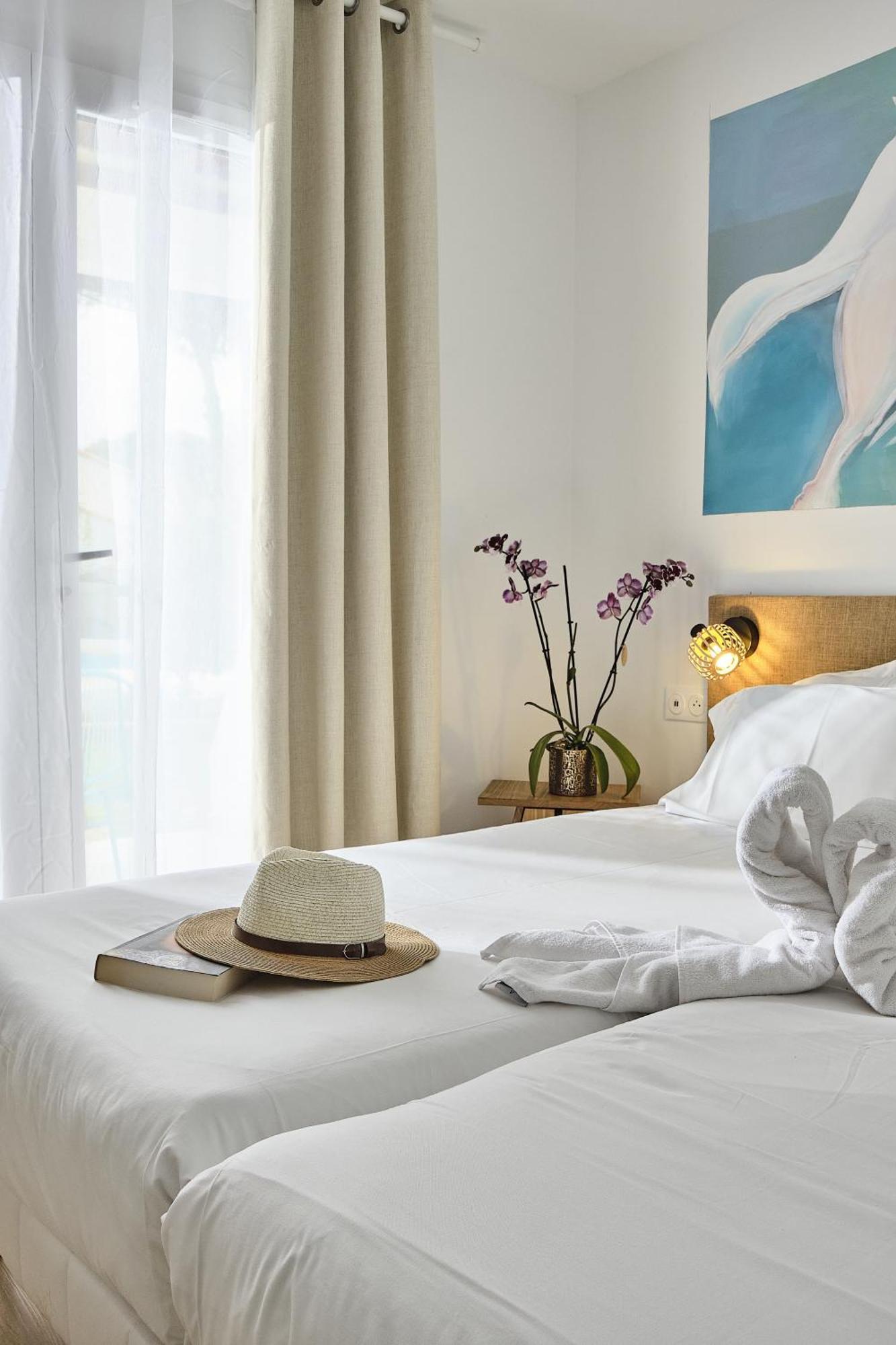 Artemia Aigues-Mortes - Hotel Avec Piscine Eksteriør billede