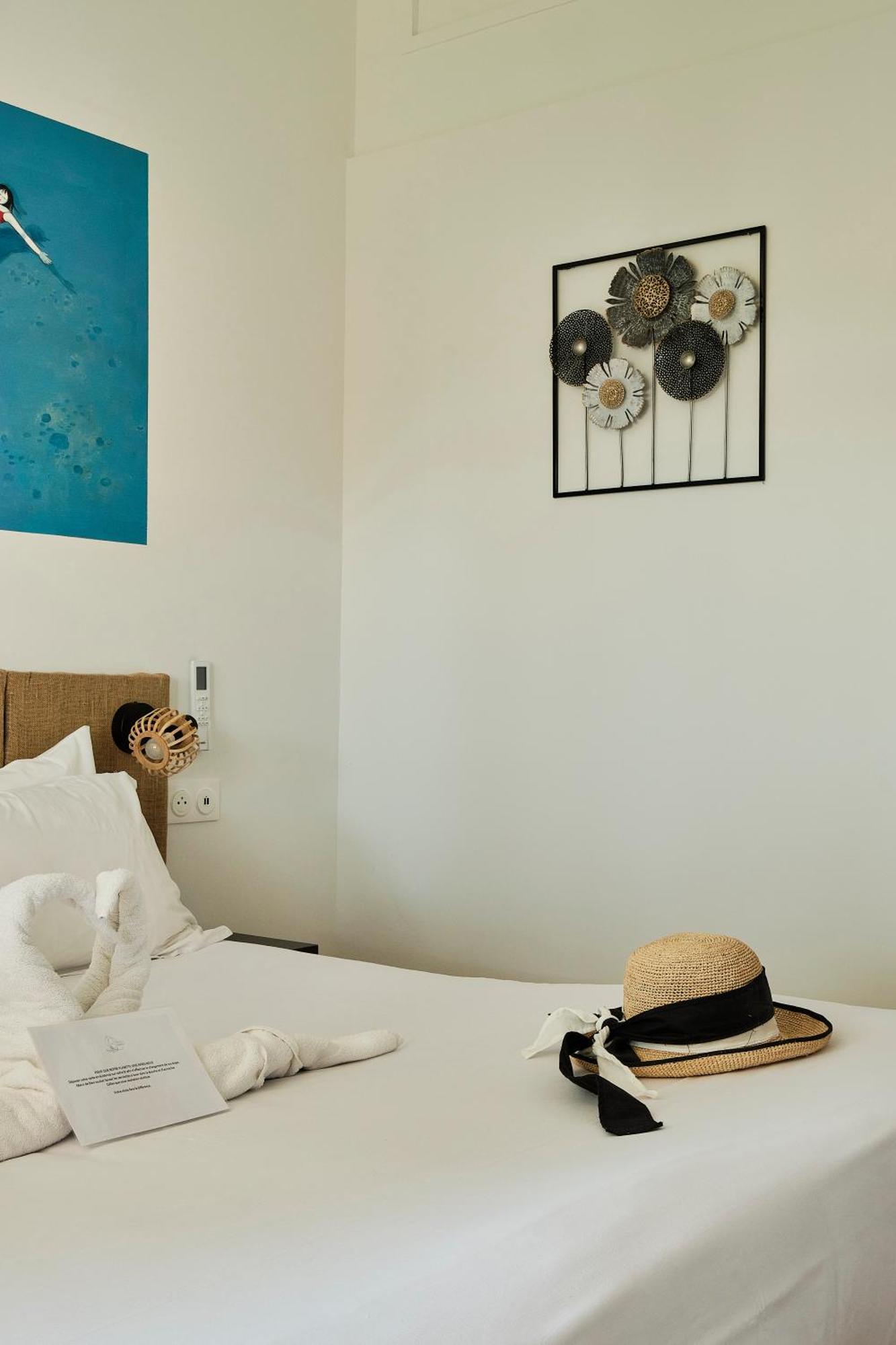 Artemia Aigues-Mortes - Hotel Avec Piscine Eksteriør billede