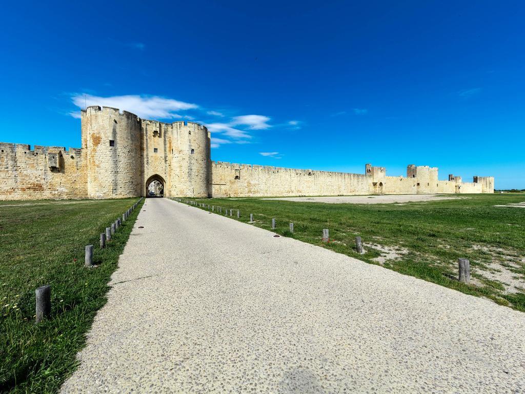 Artemia Aigues-Mortes - Hotel Avec Piscine Eksteriør billede