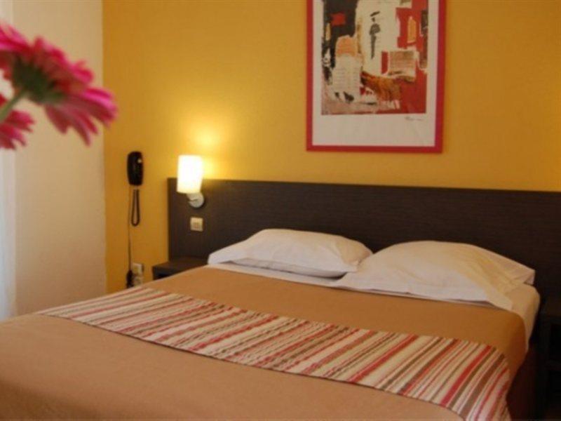 Artemia Aigues-Mortes - Hotel Avec Piscine Eksteriør billede