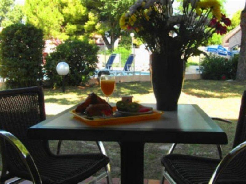 Artemia Aigues-Mortes - Hotel Avec Piscine Eksteriør billede