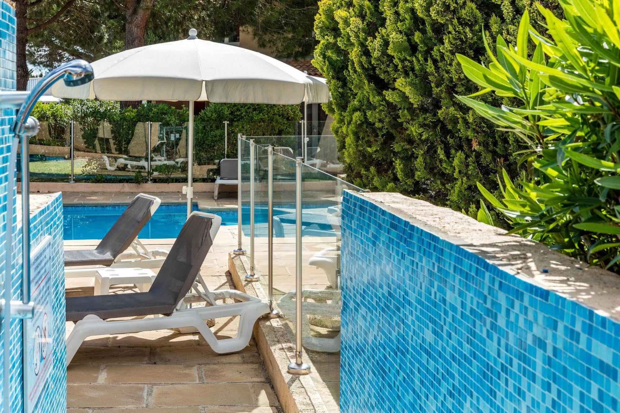 Artemia Aigues-Mortes - Hotel Avec Piscine Eksteriør billede